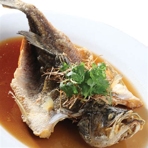 油浸金目鲈 Deep Fried Seabass Balestier Bak Kut Teh