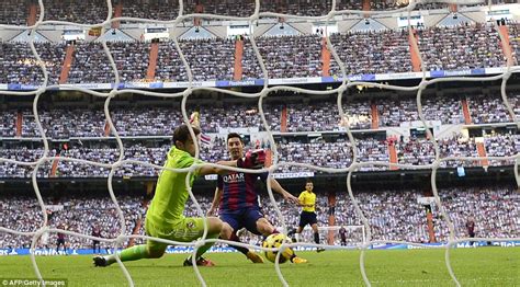 Real Madrid 3 1 Barcelona Luis Suarez Debut Ends In
