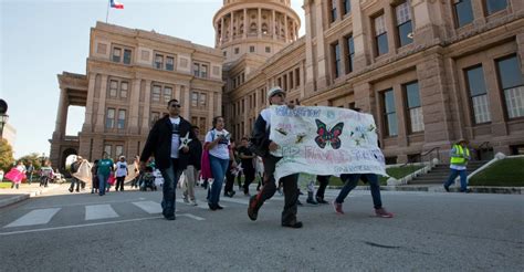 texas governor pledges to sign anti sanctuary city bill