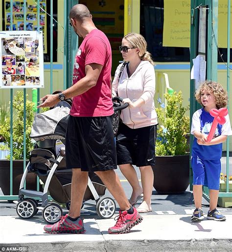 kendra wilkinson s husband hank baskett cheated with transsexual ava sabrina oh no they didn