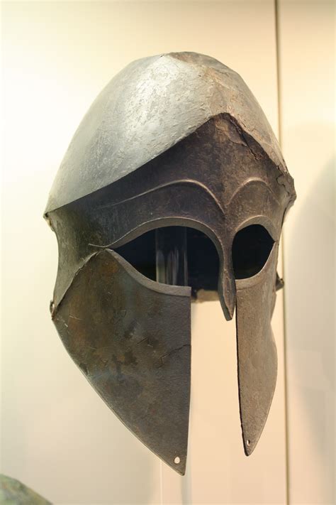 corinthian helmet  body armor  hoplite battle experience