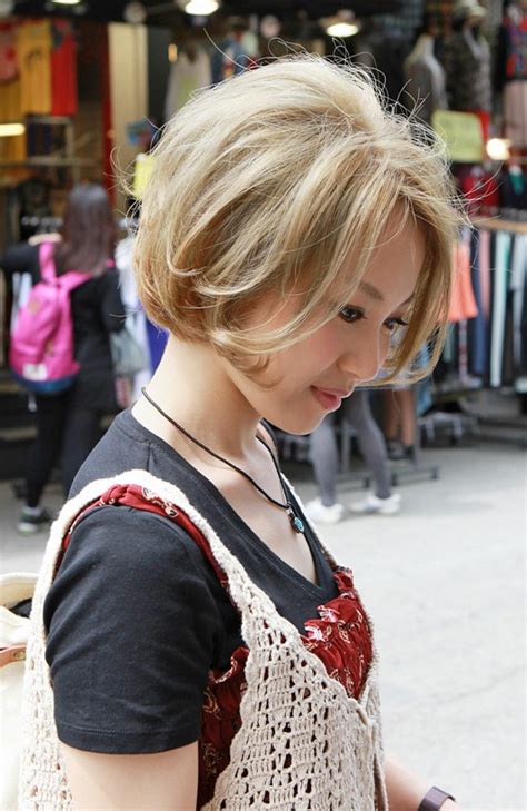 short japanese haircut glamorous blonde retro bob   combing