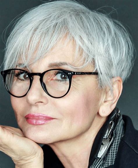 30 Fabulous Hairstyles For 50 Year Old Woman With Glasses