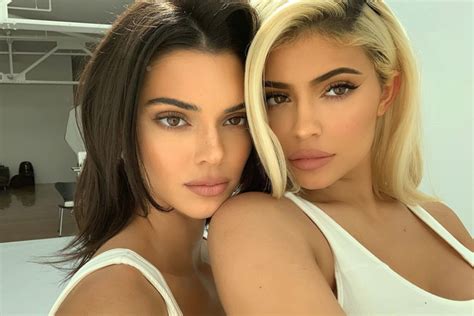 Kendall And Kylie Jenner Are Masters Of The Sister Selfie Elle Canada
