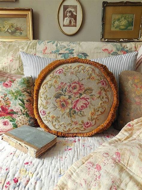 create cozy english cottage rooms  floral chintz fabric country
