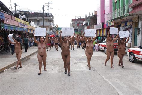 400 pueblos naked protest 60 imgs