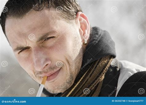 rokende mens stock foto image  geneesmiddel modern