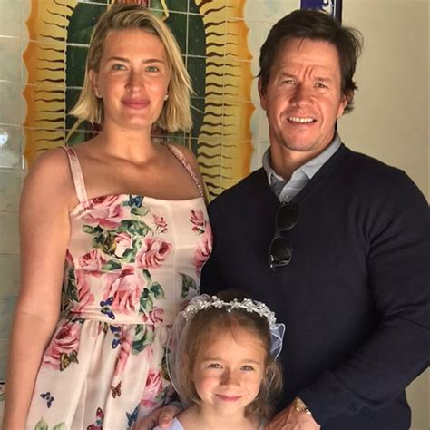 mark wahlberg pays tribute  late mom  pic      kids