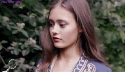 Ella Purnell  Hunt Watch Out For Forks