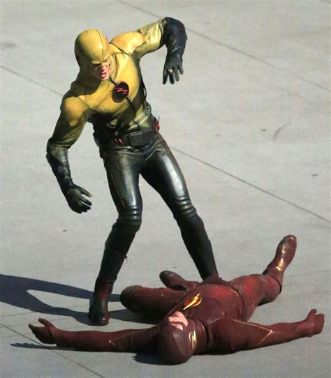 reverse flash photos from the set of the flash know it all joe