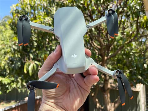 dji mini  drone review small  size  huge  features  quality tech guide