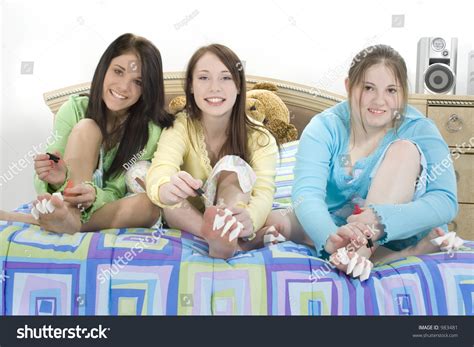 Real Teen Slumber Party Girls Love Sex