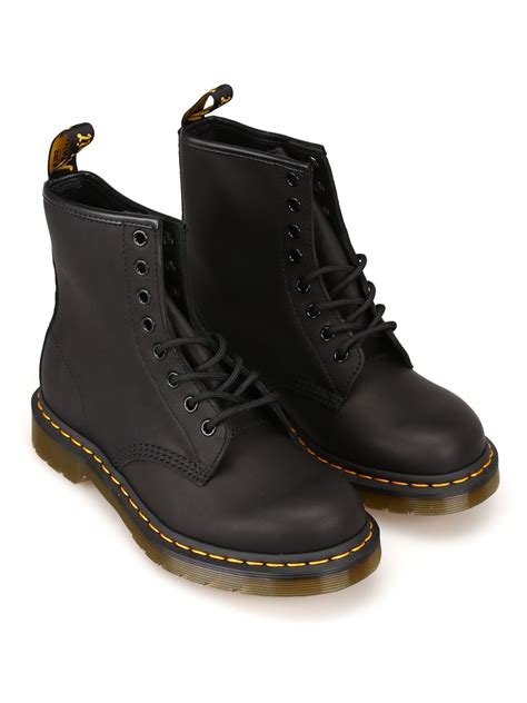 dr martens greasy  black leather combat boots ankle boots