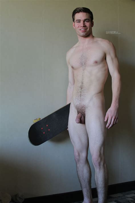 naked skateboarder gayhoopla gaymobile fr