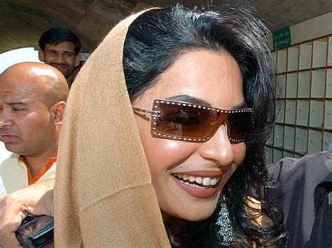pak court issues non bailable arrest warrant against actress meera the economic times