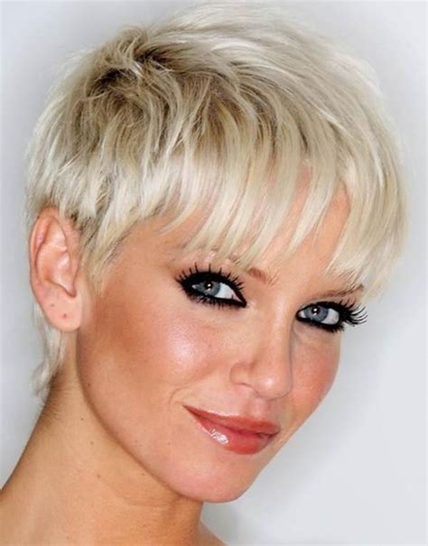 20 Ideas Of Short Haircuts For Women Who Wear Glasses