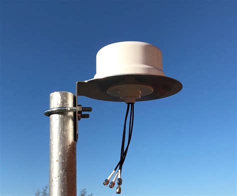 compact  outdoor omni  port mimo antenna introduced ead
