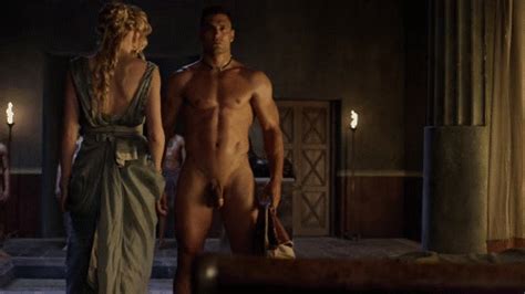 cena Épica de nudez de gladiador da série spartacus