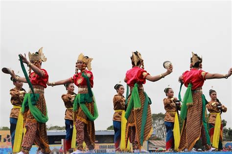 tari topeng kemindu tarian tradisional  kutai kartanegara kalimantan timur cinta indonesia