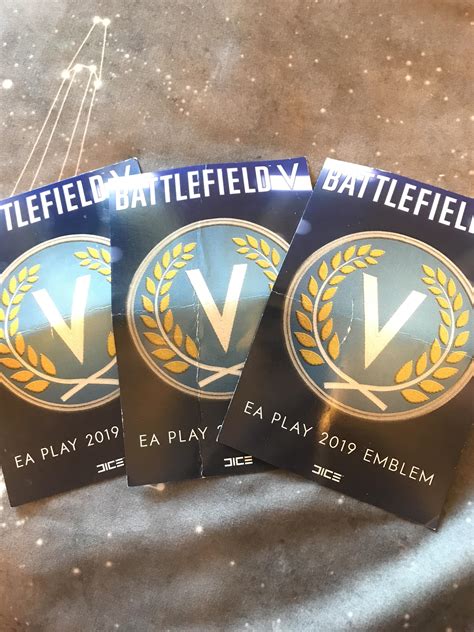 hey guys yesterday i went to ea play and i got these exclusive emblems