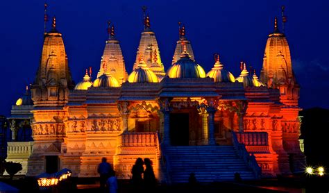 wallpaper landmark tourist attraction sky night historic site spire light hindu temple