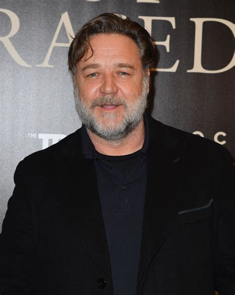 russell crowe calls   breakfast show  agreeing  interview invite