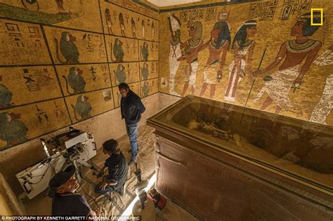experts scan  hidden chambers  king tutankhamun tomb daily mail
