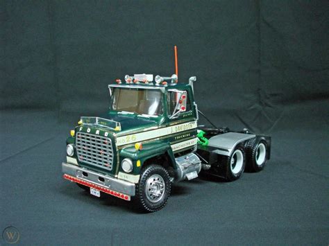 built  scale model semi truck amt ford lnt