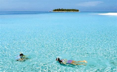 ilhota das maldivas em meio ao azul irreal do Índico 100 lugares mais bonitos do mundo para