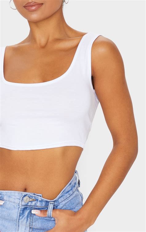 basic white scoop neck crop top tops prettylittlething usa