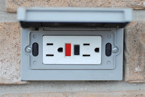 tips  safe  efficient outdoor outlets penna electric