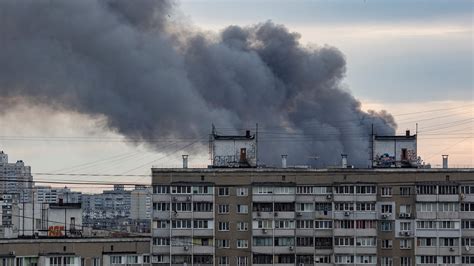 raketenangriff auf kiew vom ausland gelieferte panzer zerstoert