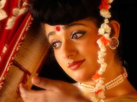 Beautiful Traditional Looking Actress Kavya Madhavan