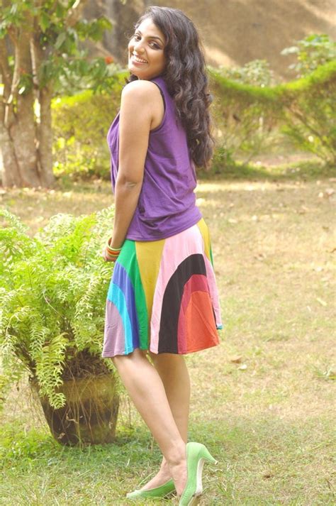 Mythili Malayalam Actress Hot Photo Shoot Photos Funrahi