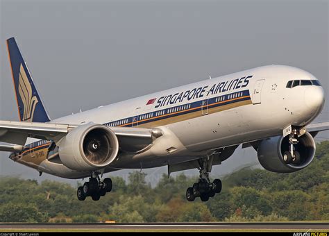 swg singapore airlines boeing  er  manchester photo id