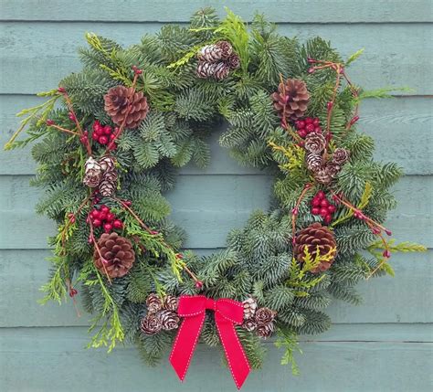 natural christmas wreath fresh wreaths  sendmeachristmastree