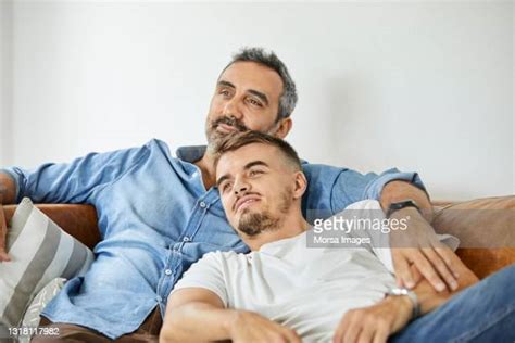 mature gay men photos et images de collection getty images