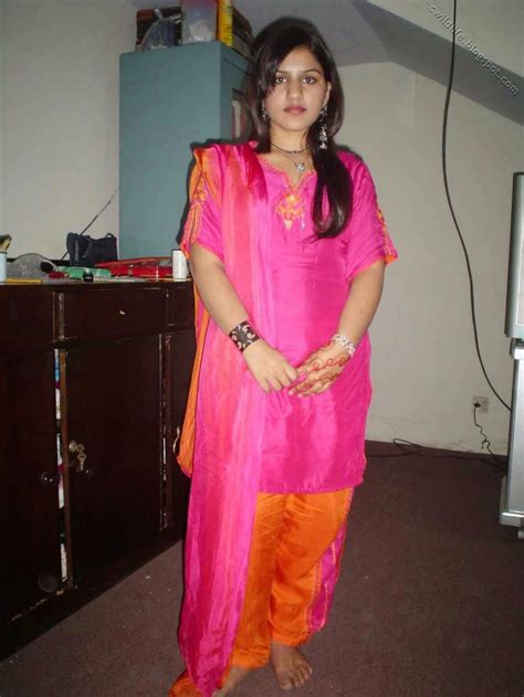 desi beautiful pakistani housewife hot pictures fashion desi saree