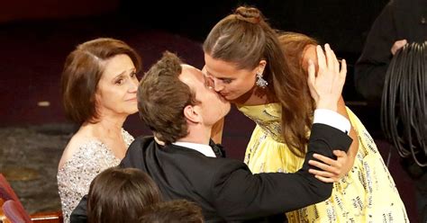 Alicia Vikander Michael Fassbender Share Kiss At Oscars