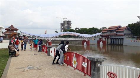 bendung karet tirtonadi solo jadi tempat wisata  setiap sore ramai