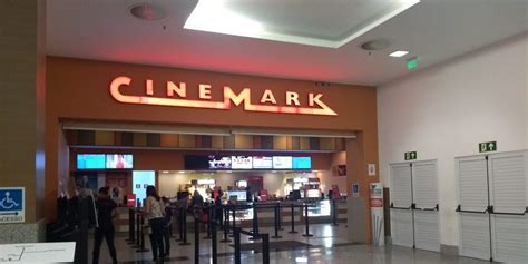 cinemark shutting  entire chain   theaters