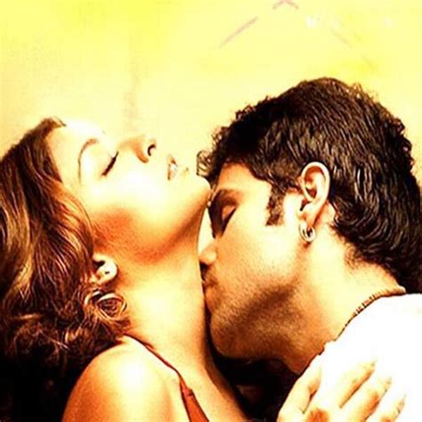 emraan hashmi and mallika sherawat kiss in murder kiss