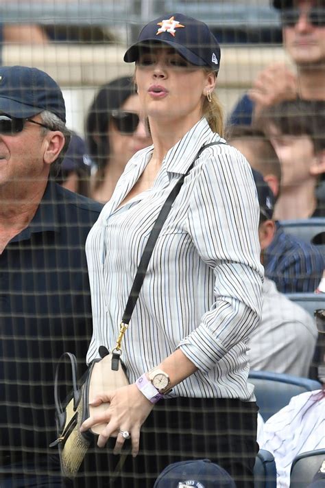 Kate Upton At Yankees Vs Astros Game In Bronx 05 28 2018