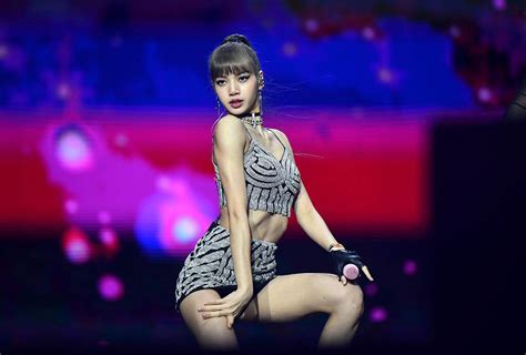 blackpink s lisa is now officially the most followed k pop idol on instagram e news