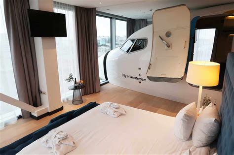 bijzonder overnachten  de cockpit van dit vliegtuig hotel  amsterdam