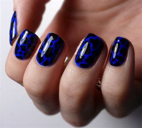 nail cake blue black splodgescow print nail art