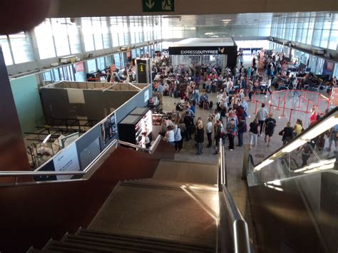 barcelona airport customer reviews skytrax