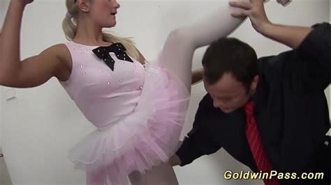 flexible ballerina gets fisted xnxx