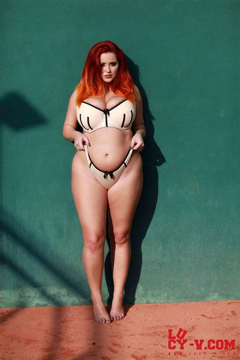 curvy british redhead lucy vixen naked in the paddle court