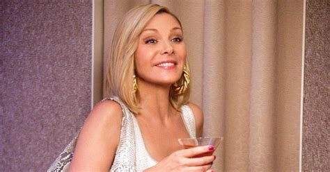 kim cattrall likes telling tweet after sex and the city revival news